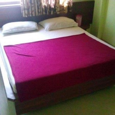 Sri Sai Sannidhi Hotel Shirdi Buitenkant foto