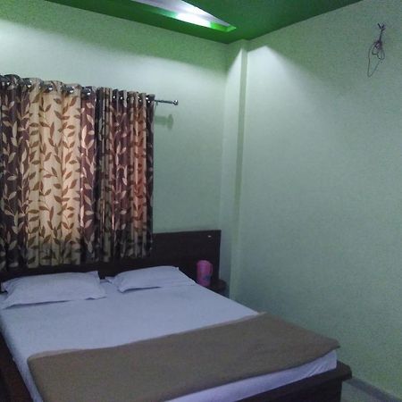 Sri Sai Sannidhi Hotel Shirdi Buitenkant foto