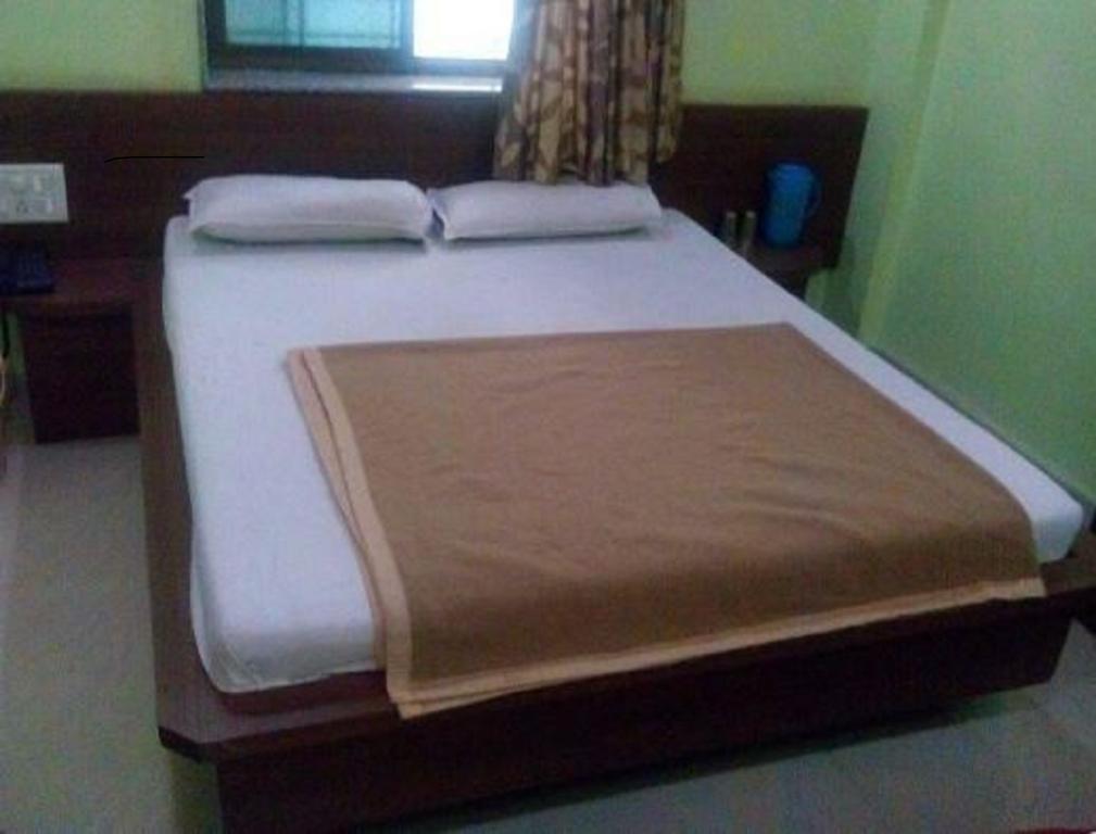 Sri Sai Sannidhi Hotel Shirdi Buitenkant foto